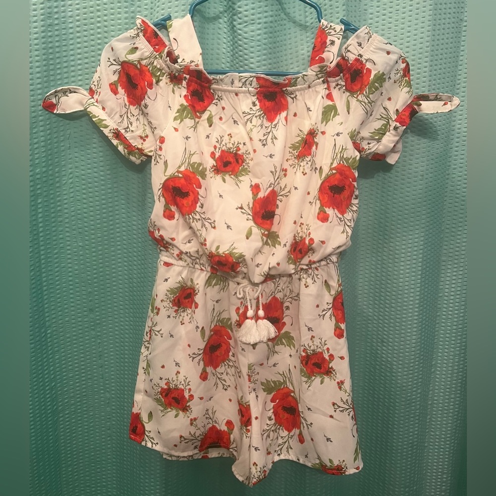 New Romper ADORABLE fabric print and has such style ❣️